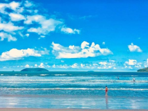 Duplex cobertura na praia em condomínio familiar